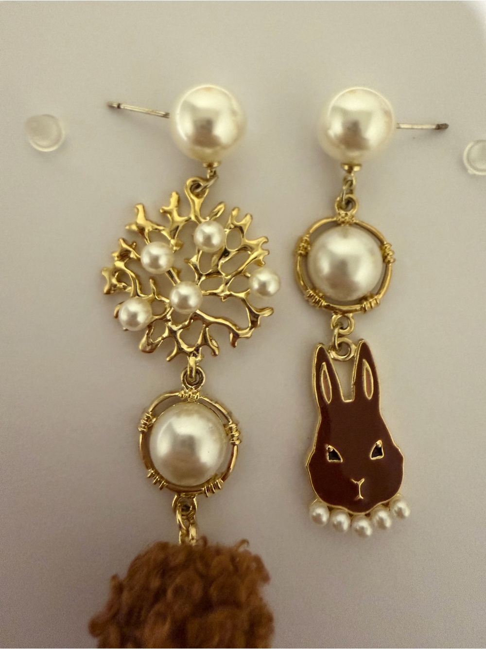 Pearl & Gold Asymmetric Bunny Drop Earrings - White/Gold
